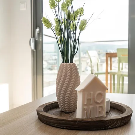 Modern 2 Bedroom شقة *