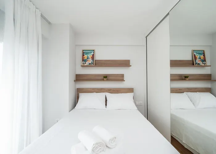 Modern 2 Bedroom *
