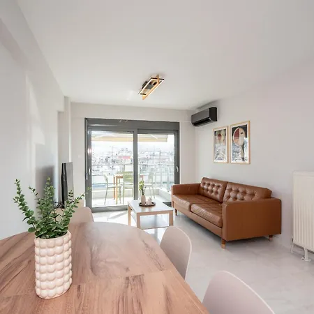Modern 2 Bedroom *
