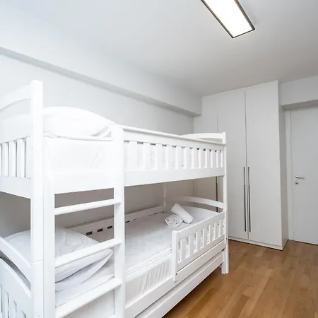 Modern 2 Bedroom Appartamento